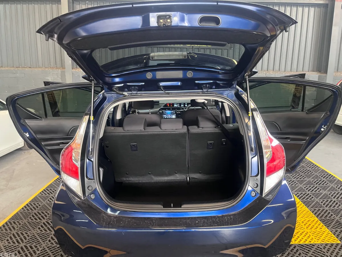 Toyota Aqua Hatchback, Petrol Hybrid, 2017, Blue