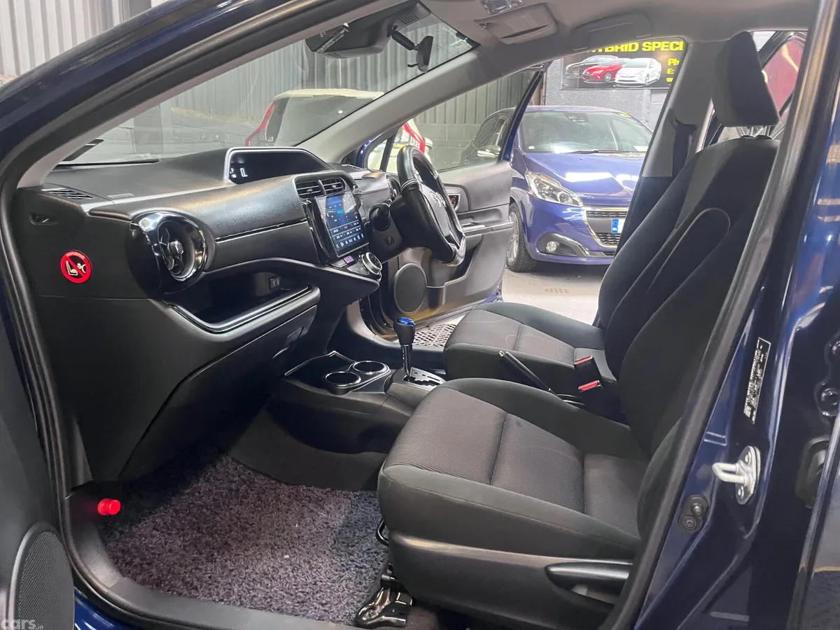 Toyota Aqua Hatchback, Petrol Hybrid, 2017, Blue