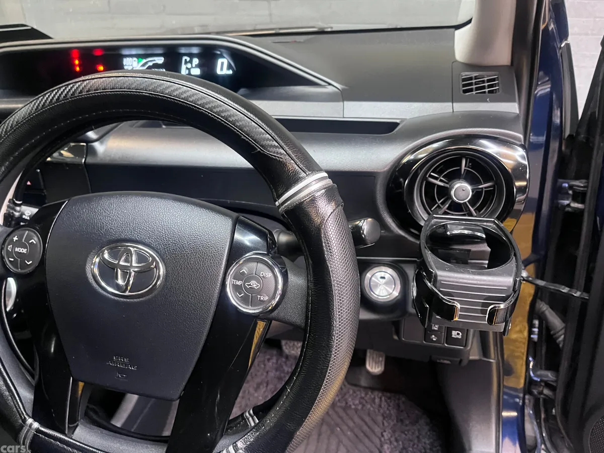 Toyota Aqua Hatchback, Petrol Hybrid, 2017, Blue