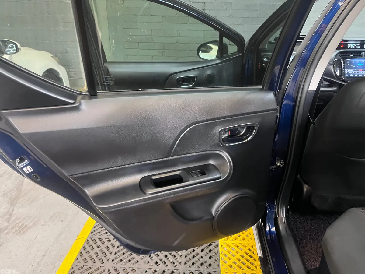 Toyota Aqua Hatchback, Petrol Hybrid, 2017, Blue