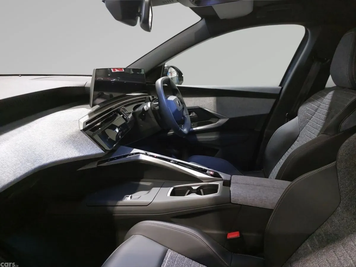Peugeot 5008 MPV, Petrol, 2026, Grey