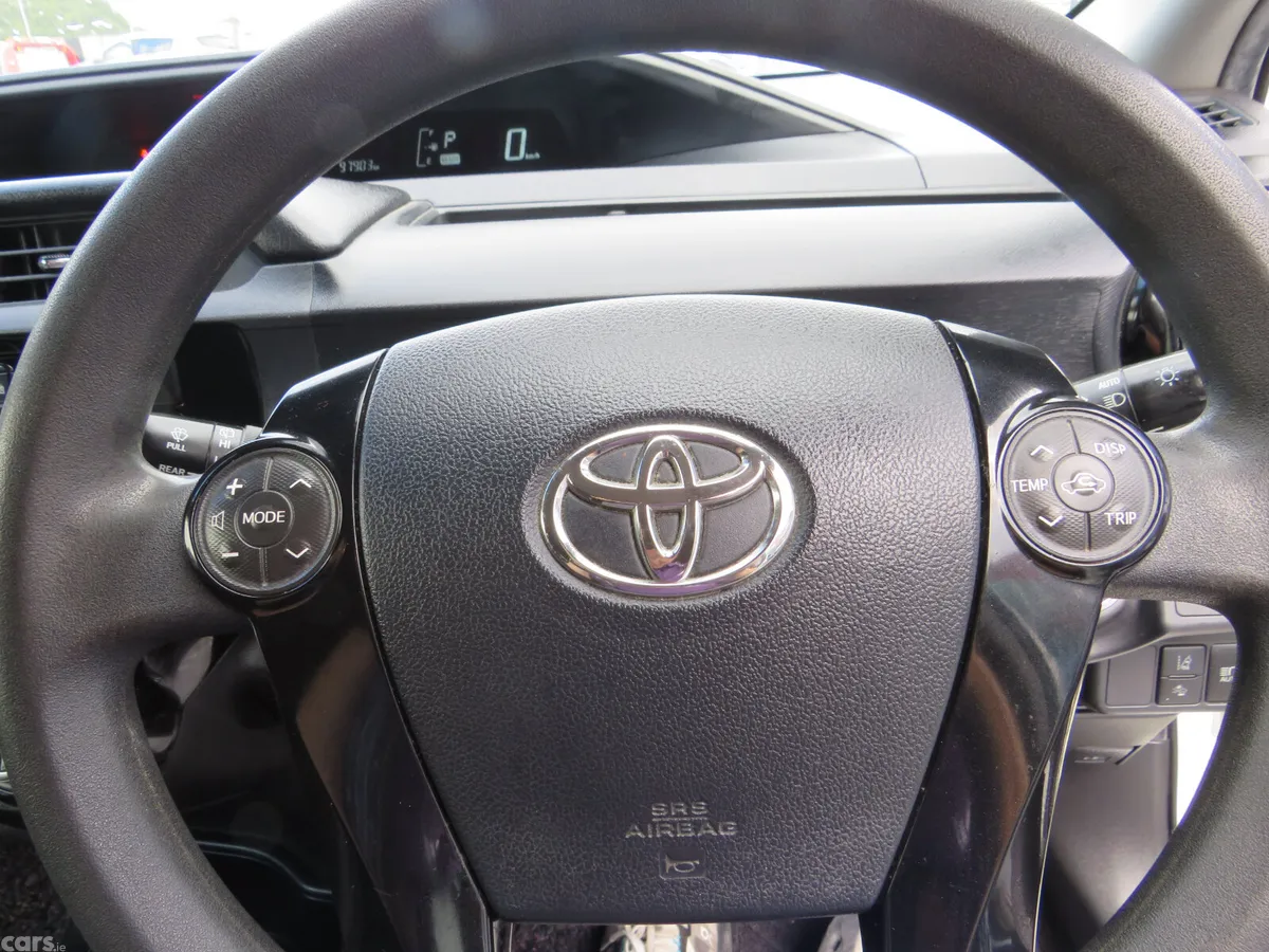 Toyota Aqua Hatchback, Petrol Hybrid, 2017, White