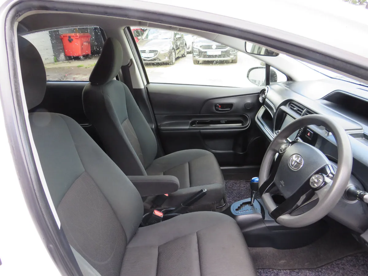 Toyota Aqua Hatchback, Petrol Hybrid, 2017, White