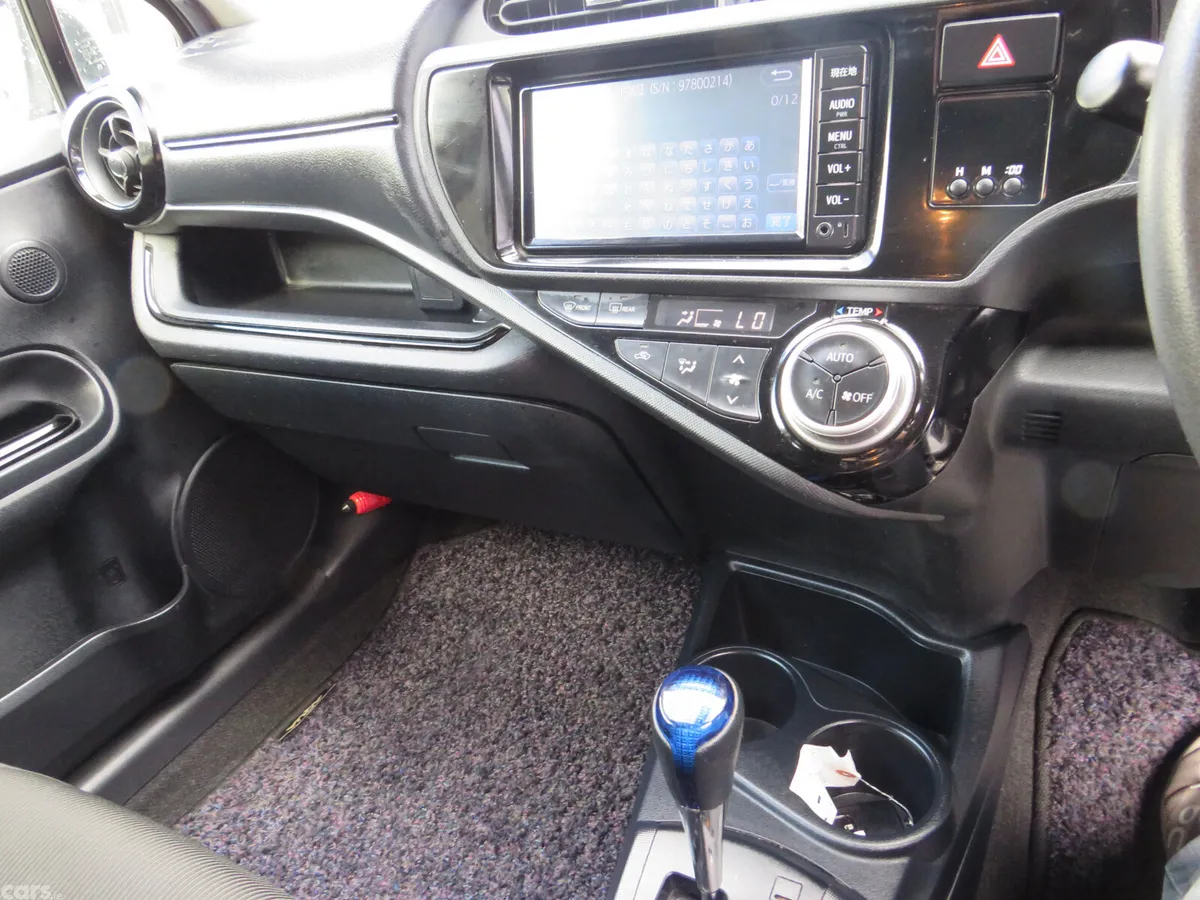 Toyota Aqua Hatchback, Petrol Hybrid, 2017, White