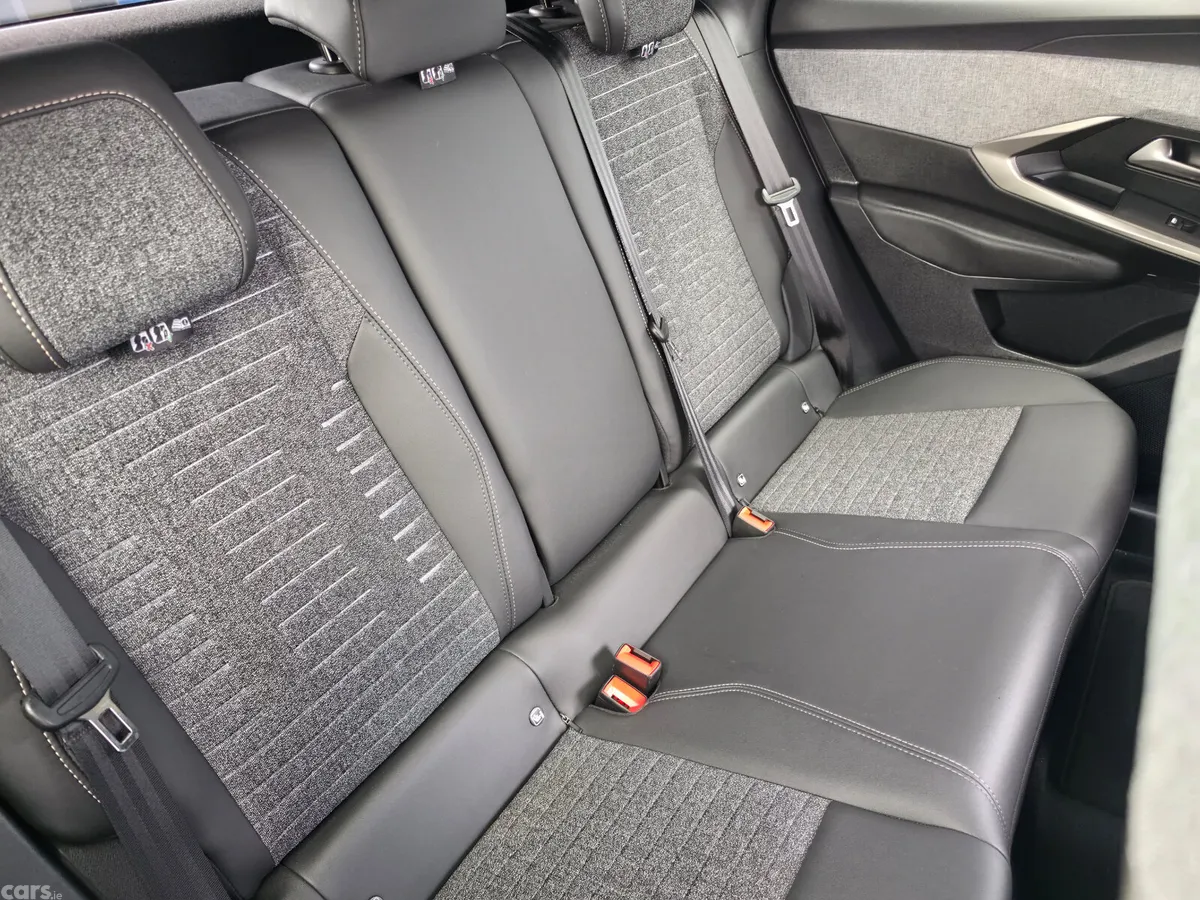 Peugeot 3008 MPV, Petrol, 2025, Black