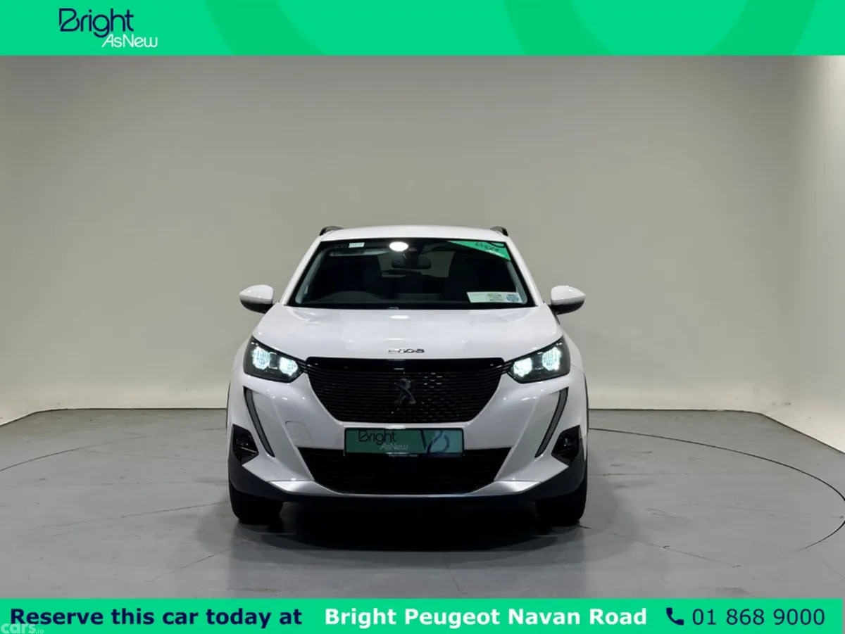 Peugeot 2008 MPV, Petrol, 2022, White