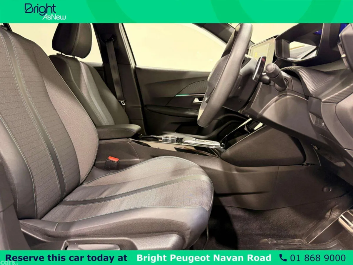 Peugeot 2008 MPV, Petrol, 2022, White