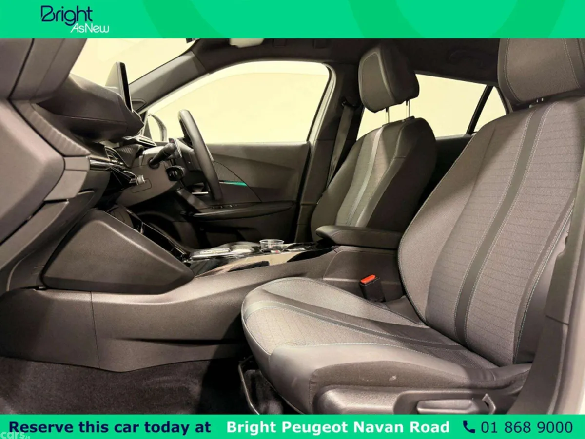 Peugeot 2008 MPV, Petrol, 2022, White