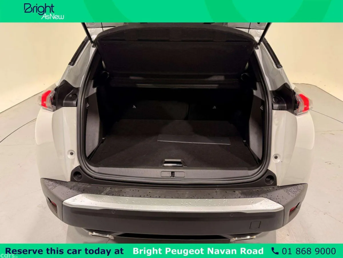 Peugeot 2008 MPV, Petrol, 2022, White