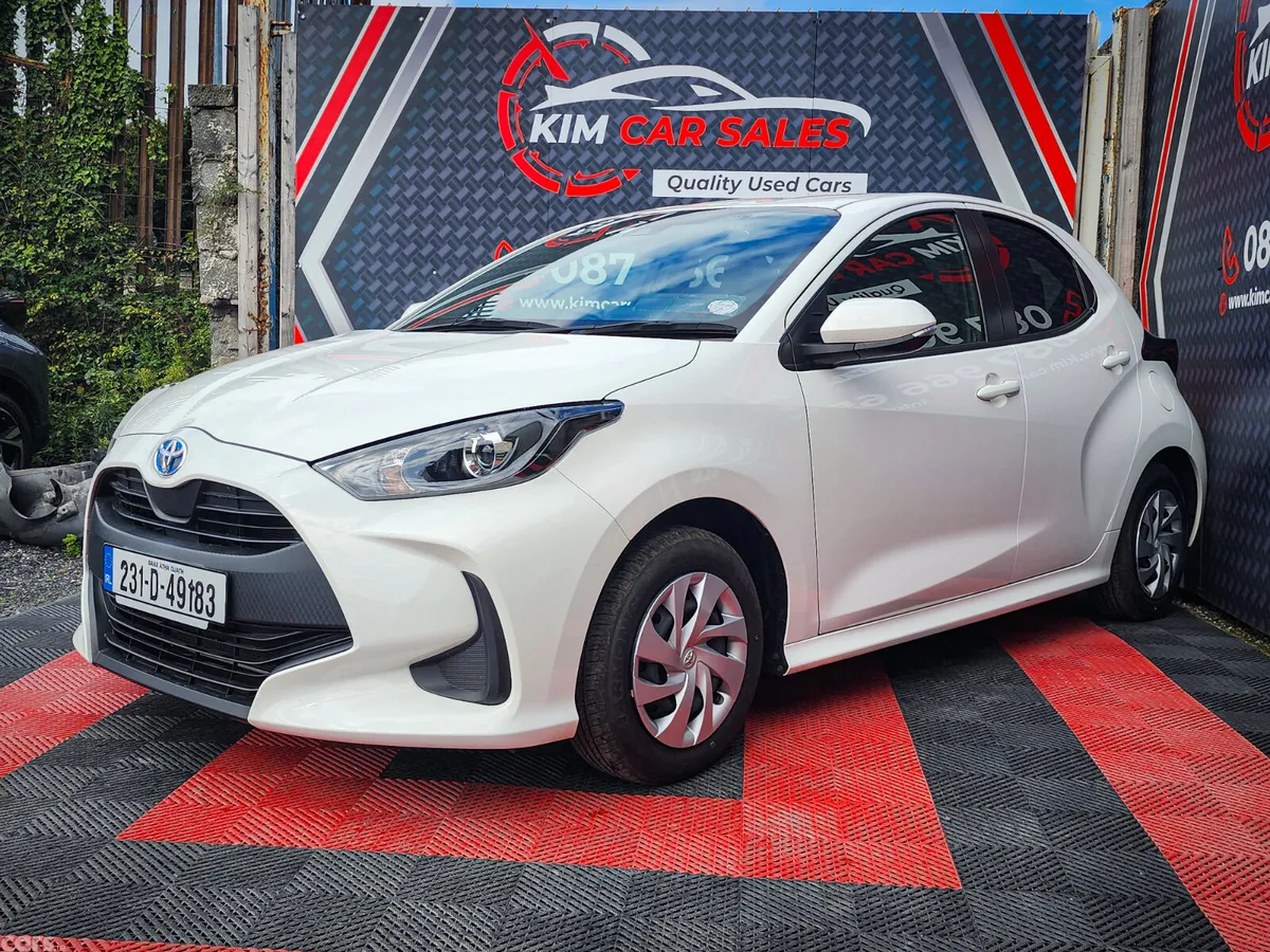 Toyota Yaris Hatchback, Petrol Hybrid, 2023, White