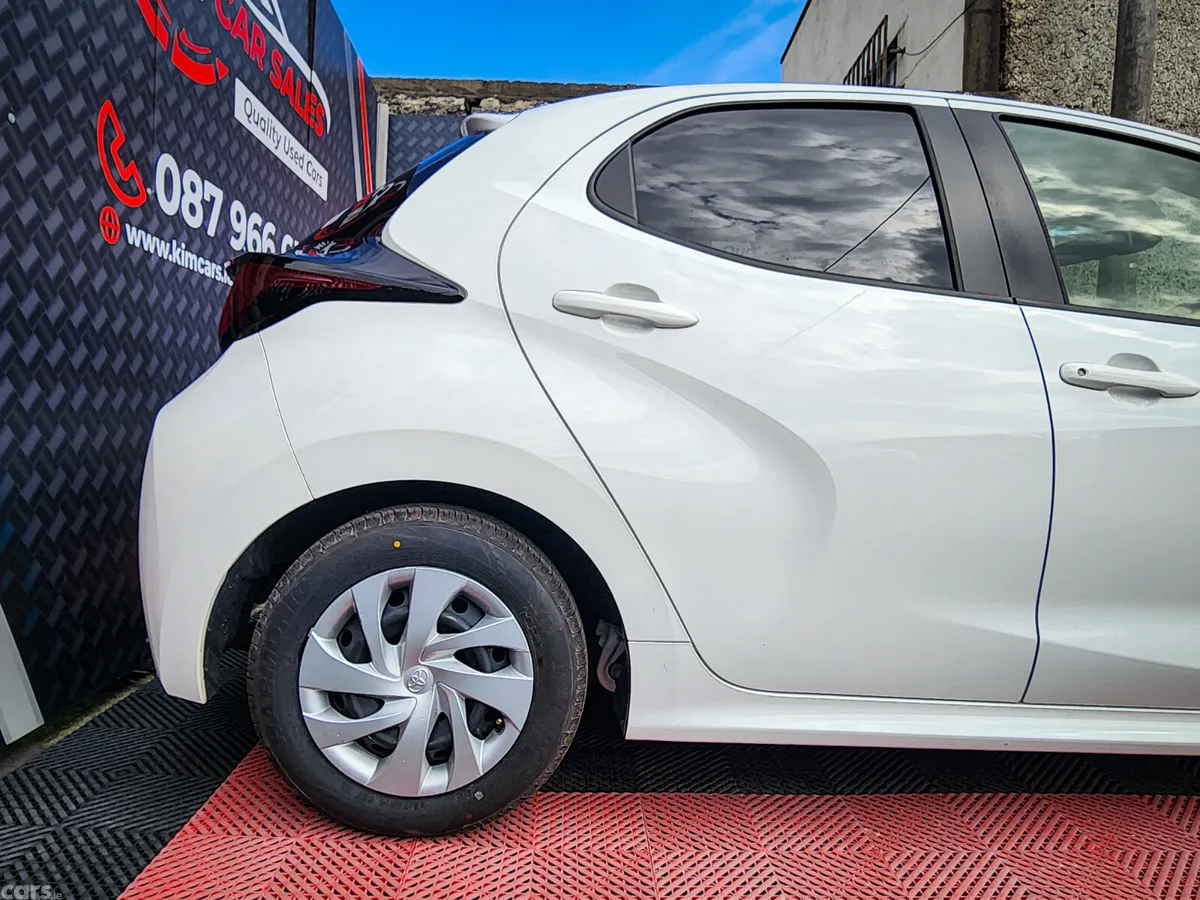 Toyota Yaris Hatchback, Petrol Hybrid, 2023, White