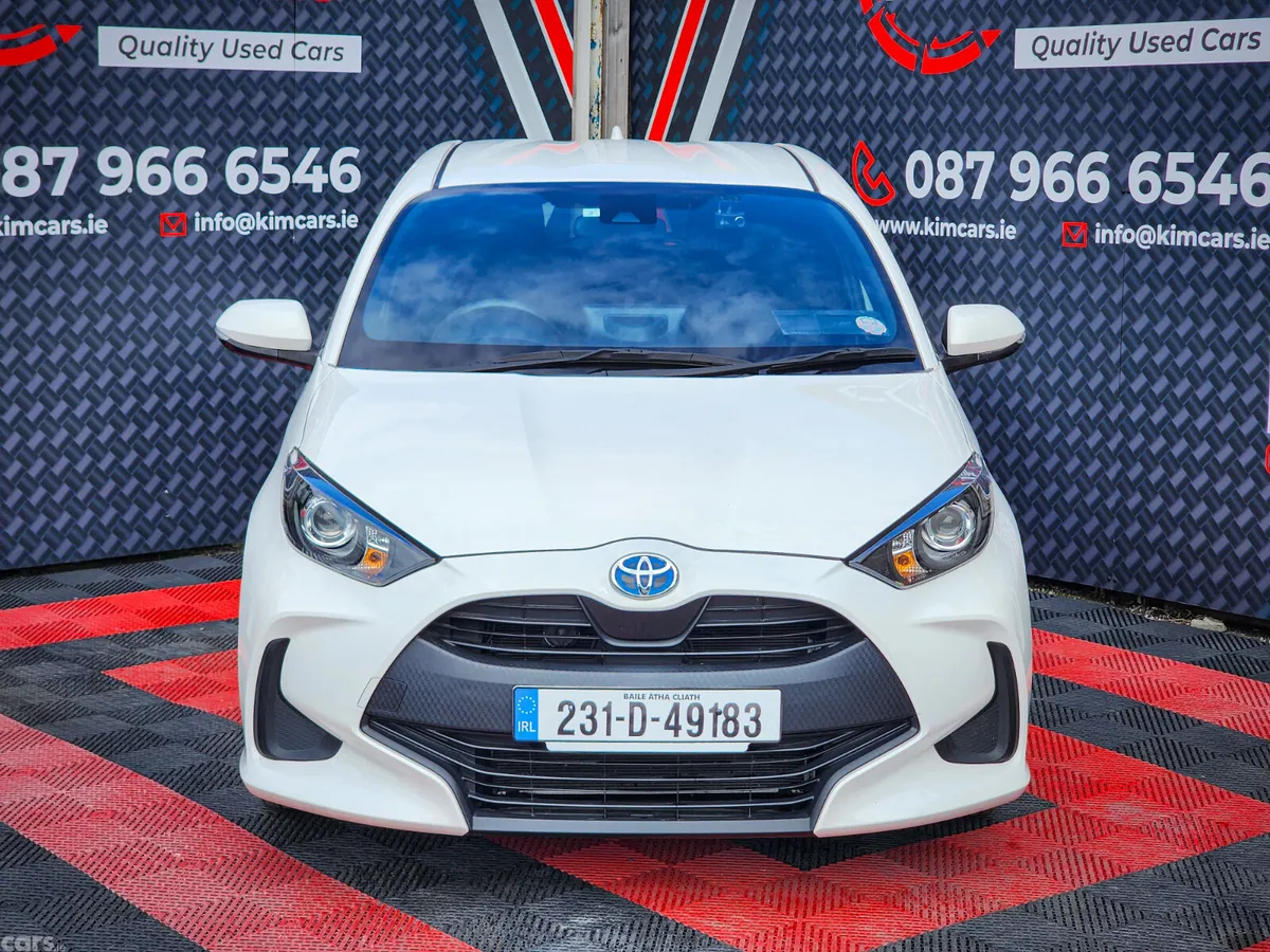 Toyota Yaris Hatchback, Petrol Hybrid, 2023, White