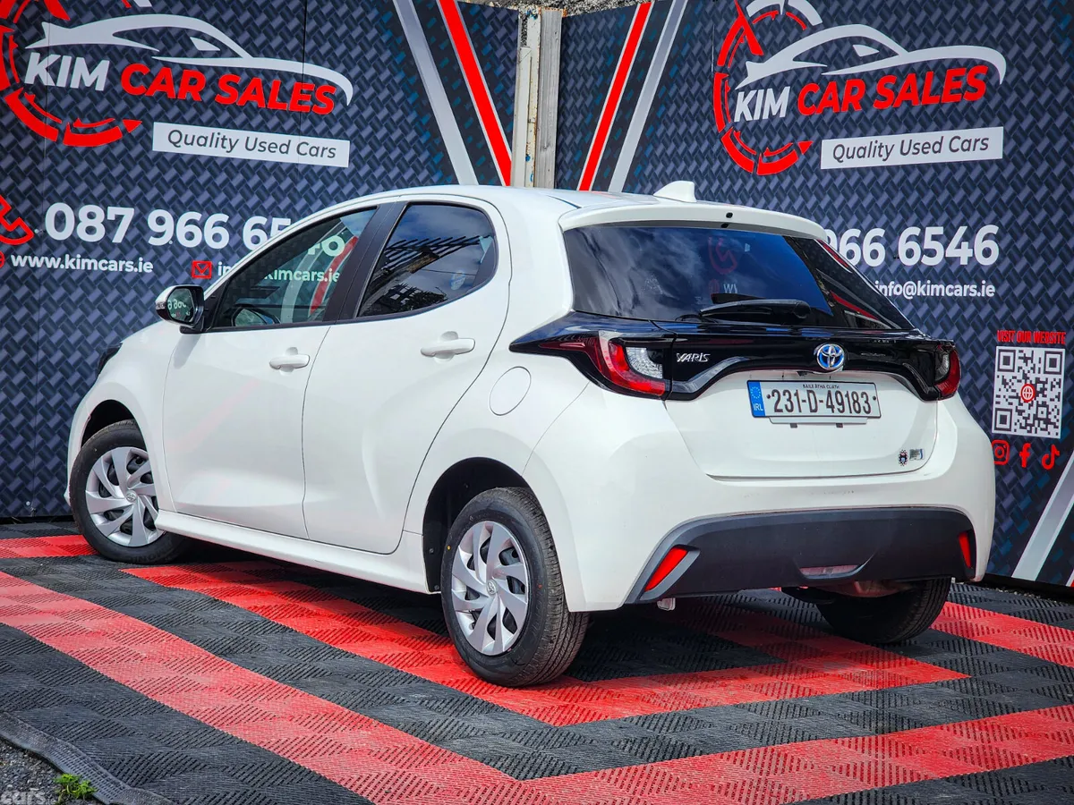 Toyota Yaris Hatchback, Petrol Hybrid, 2023, White