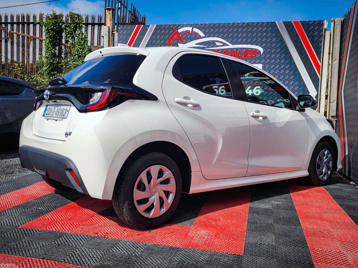 Toyota Yaris Hatchback, Petrol Hybrid, 2023, White
