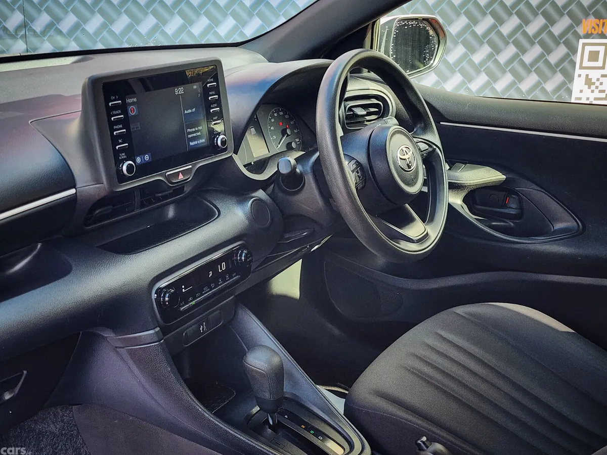 Toyota Yaris Hatchback, Petrol Hybrid, 2023, White