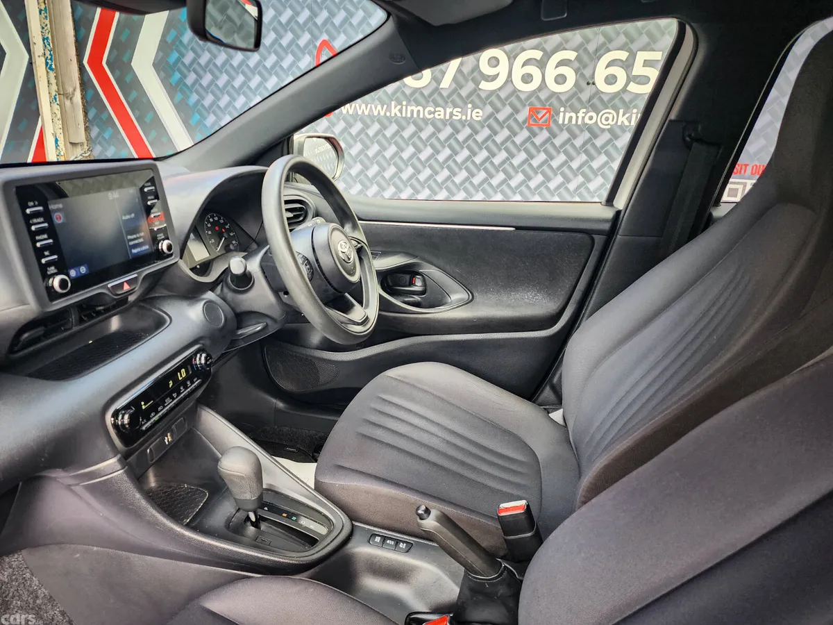 Toyota Yaris Hatchback, Petrol Hybrid, 2023, White