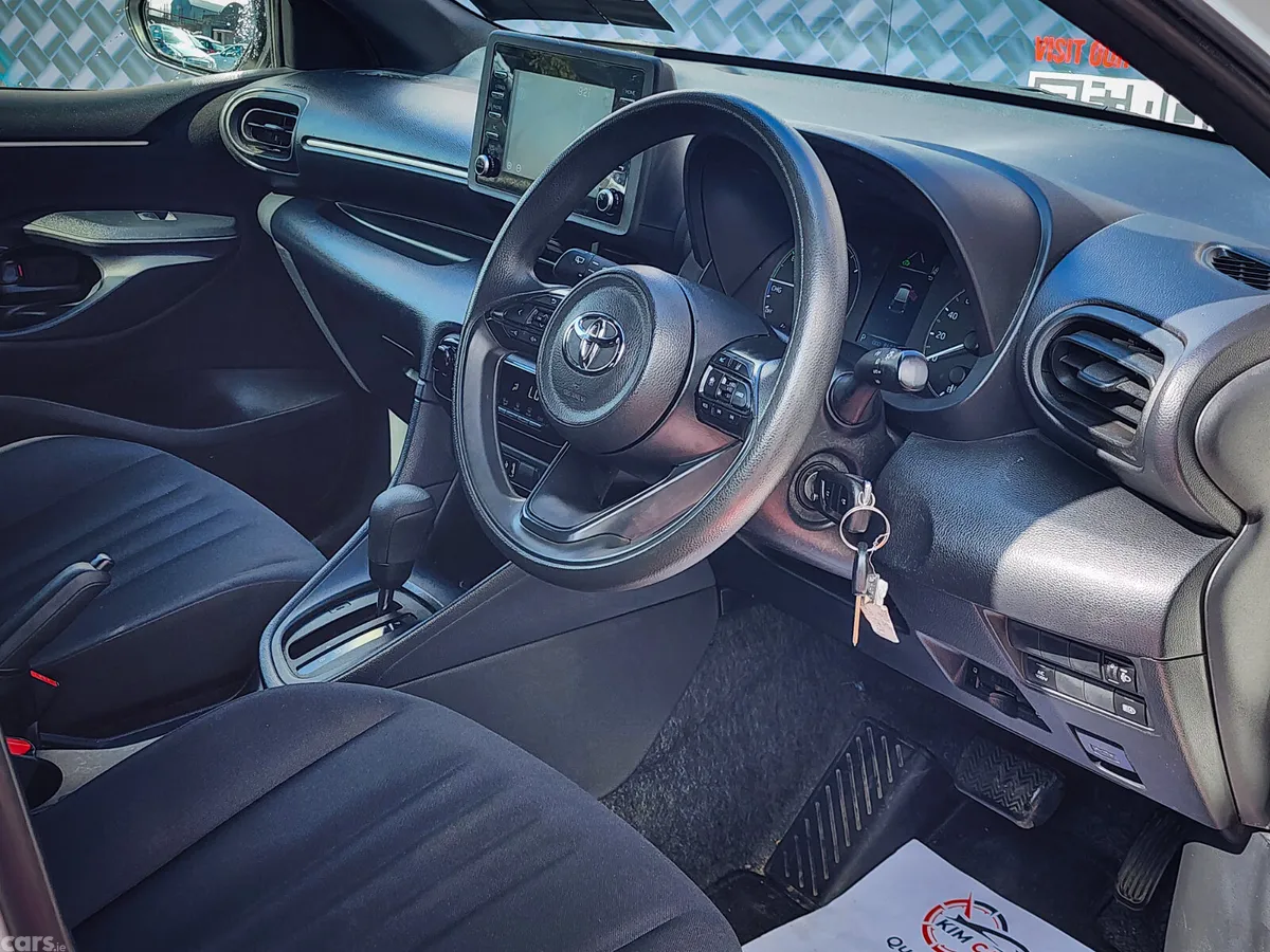 Toyota Yaris Hatchback, Petrol Hybrid, 2023, White