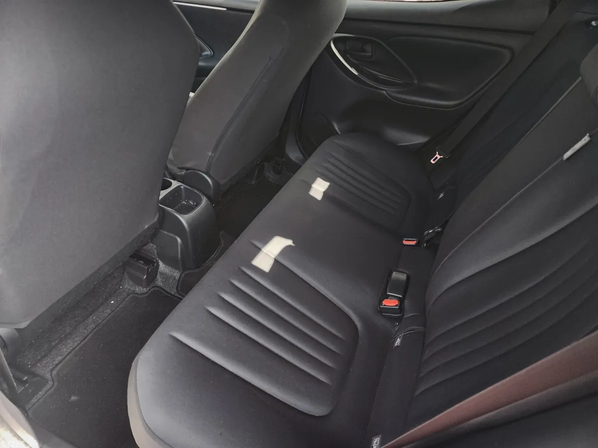 Toyota Yaris Hatchback, Petrol Hybrid, 2023, White