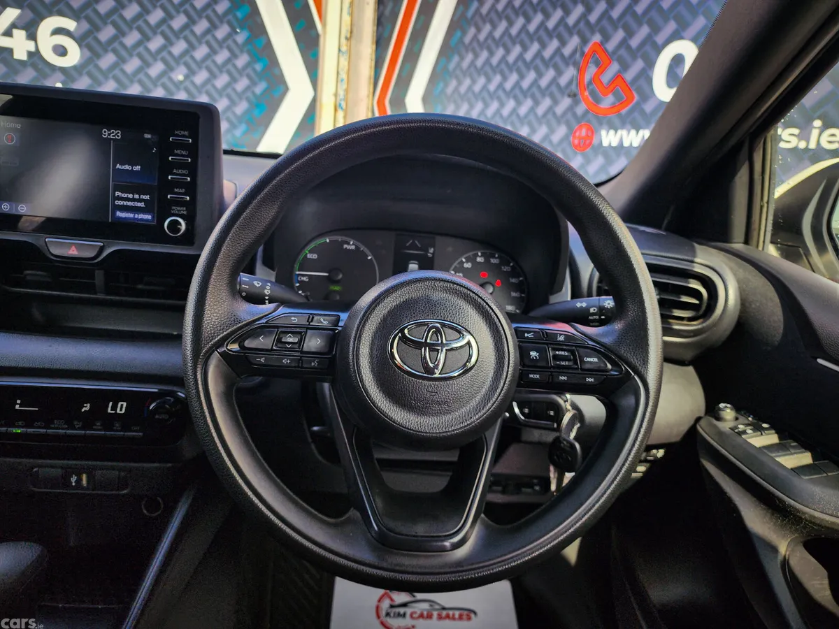 Toyota Yaris Hatchback, Petrol Hybrid, 2023, White