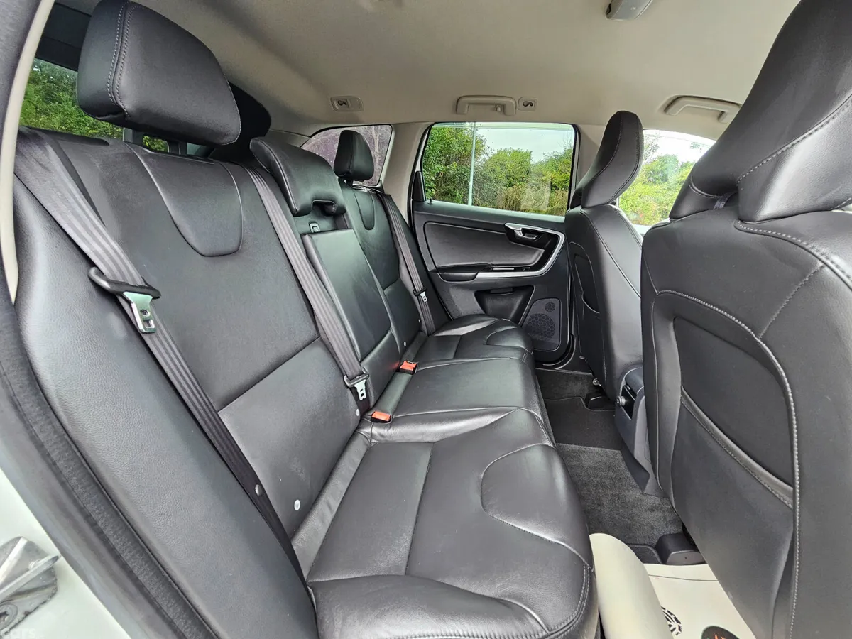 Volvo XC60 SUV, Diesel, 2016, White