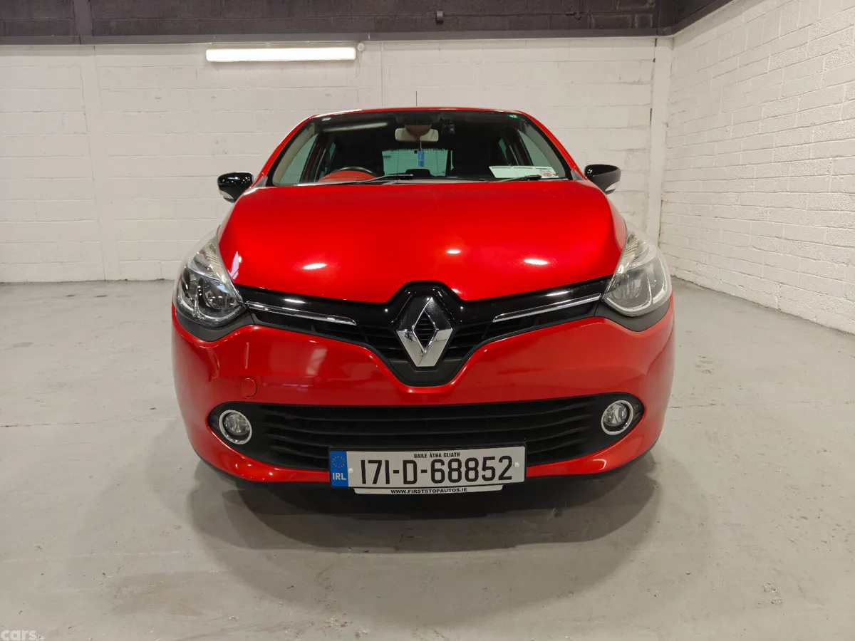 Renault Clio Hatchback, Petrol, 2017, Red