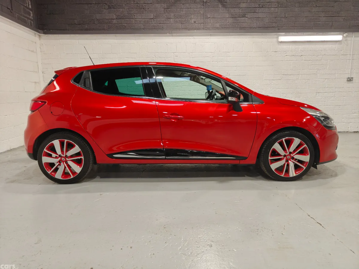 Renault Clio Hatchback, Petrol, 2017, Red