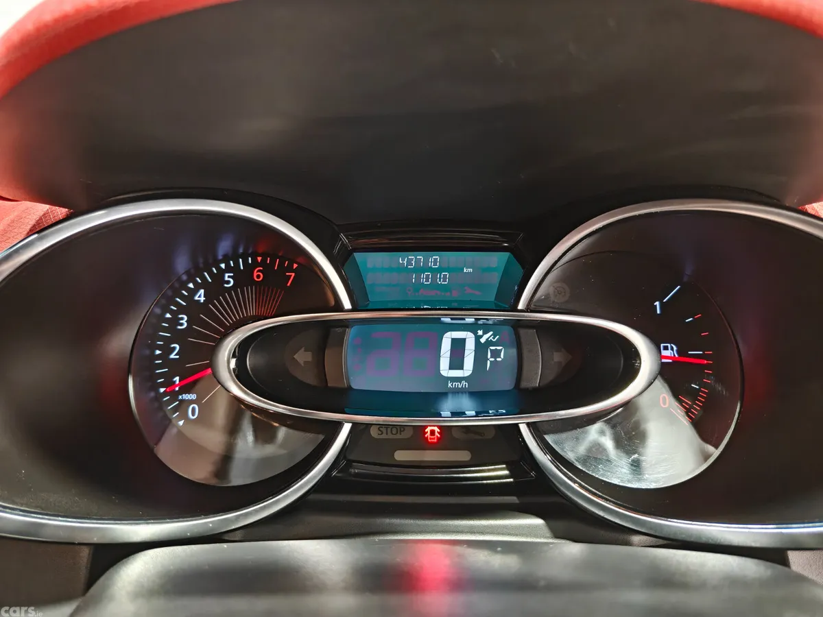 Renault Clio Hatchback, Petrol, 2017, Red