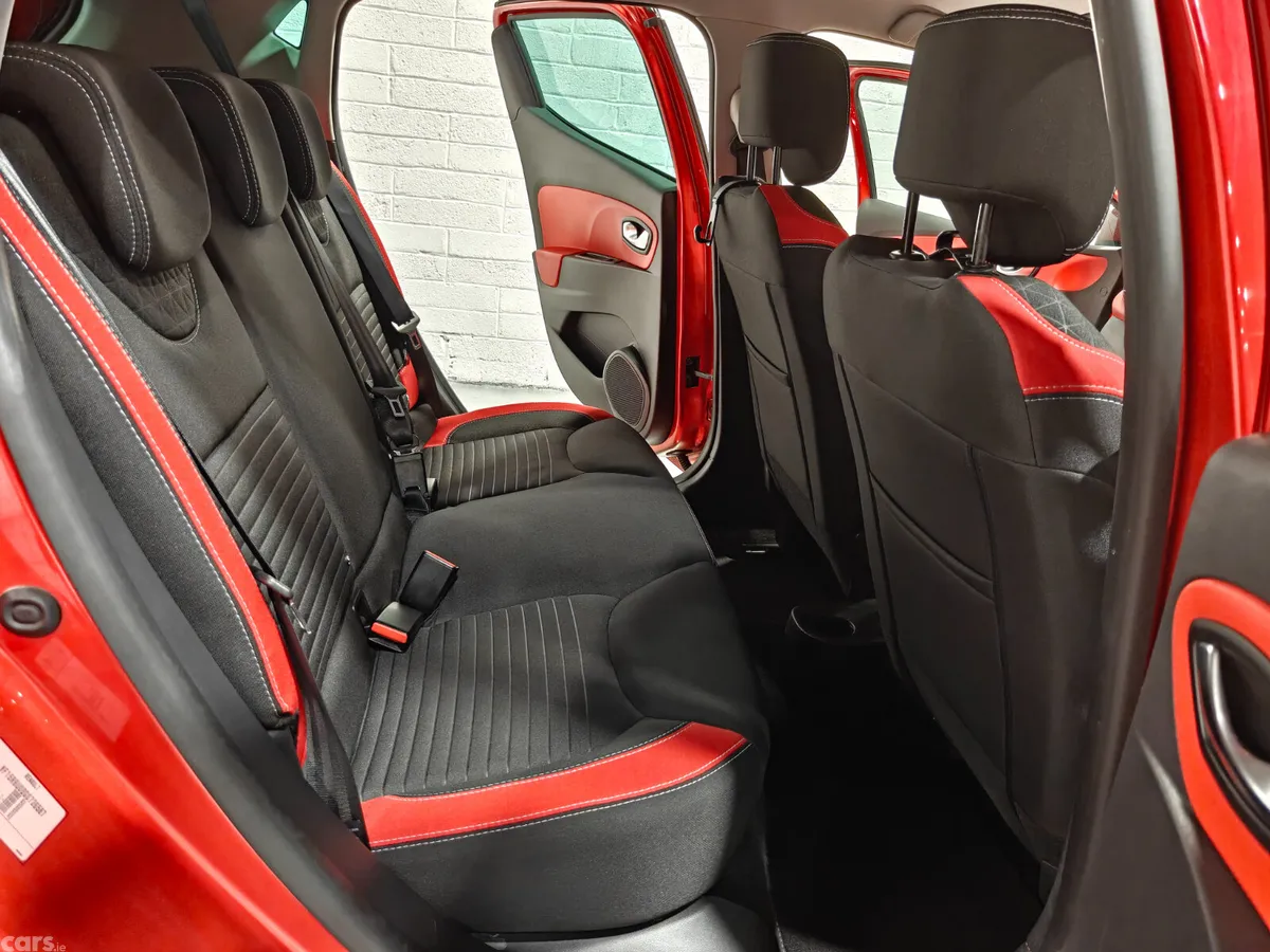 Renault Clio Hatchback, Petrol, 2017, Red