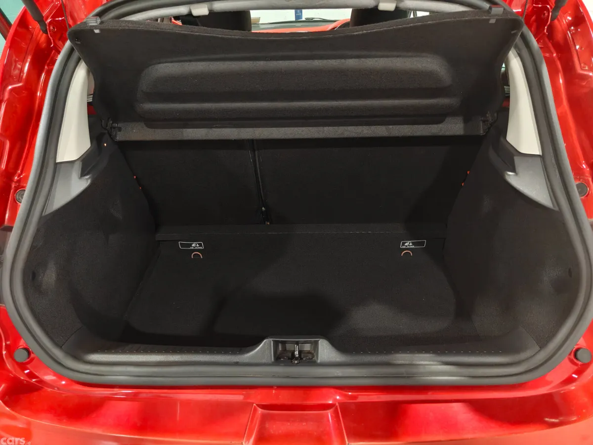 Renault Clio Hatchback, Petrol, 2017, Red