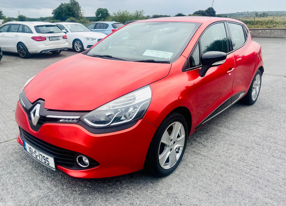 Renault Clio Hatchback, Petrol, 2016, Red