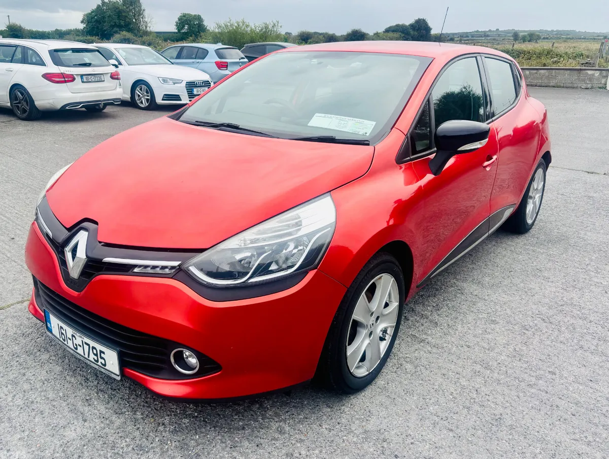 Renault Clio Hatchback, Petrol, 2016, Red