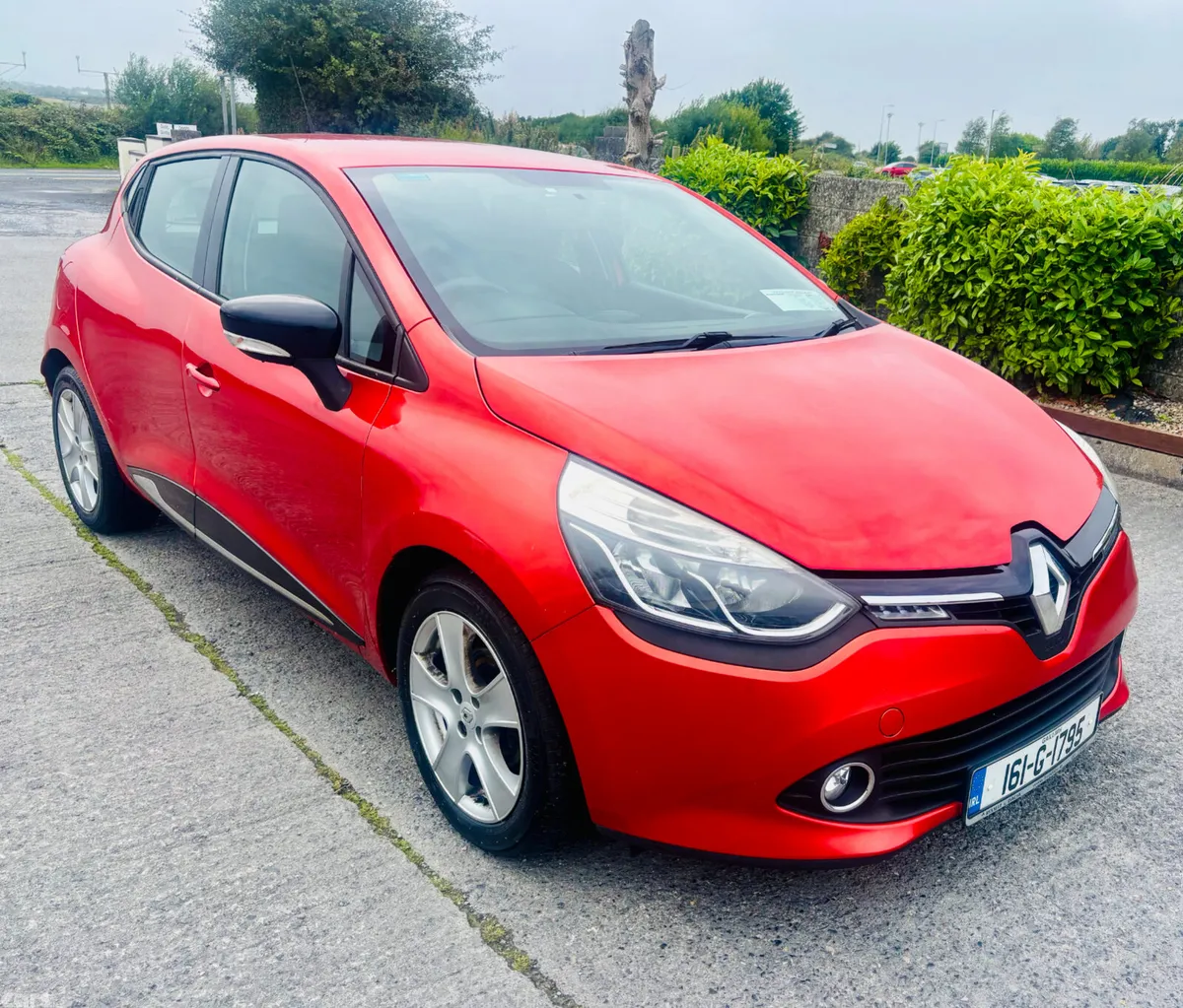 Renault Clio Hatchback, Petrol, 2016, Red