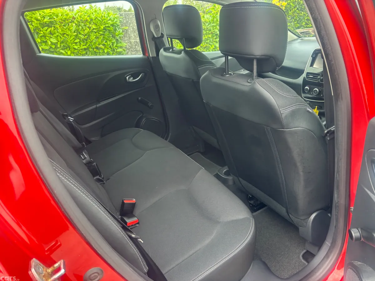 Renault Clio Hatchback, Petrol, 2016, Red
