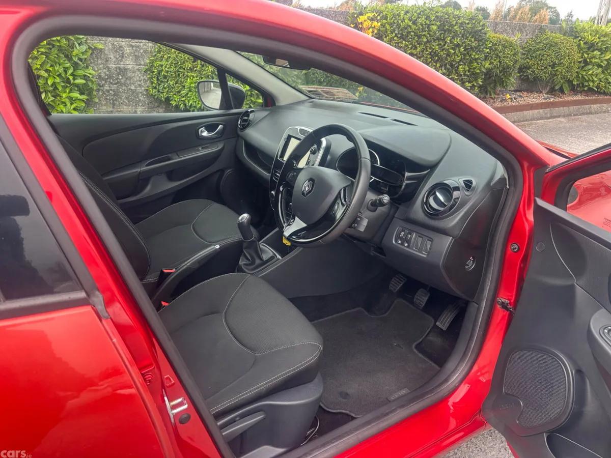Renault Clio Hatchback, Petrol, 2016, Red