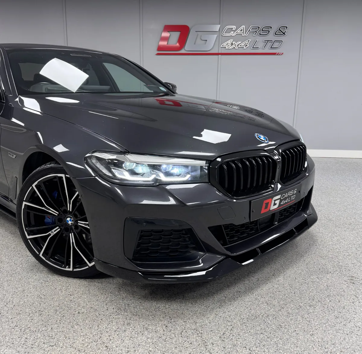 BMW 5-Series Saloon, Petrol Plug-in Hybrid, 2022, Grey