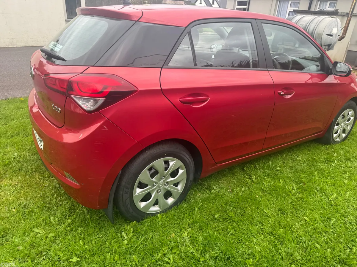 Hyundai i20 Hatchback, Petrol, 2016, Red