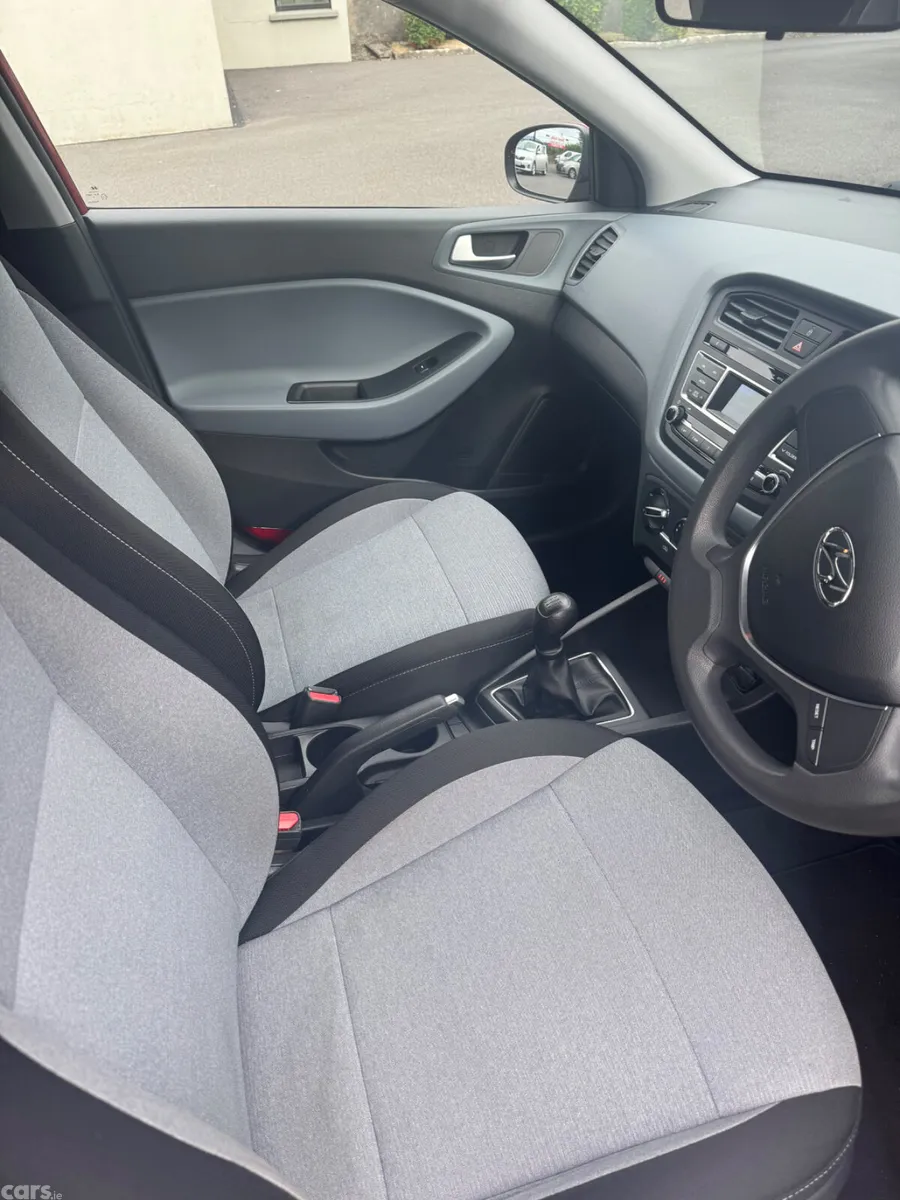 Hyundai i20 Hatchback, Petrol, 2016, Red