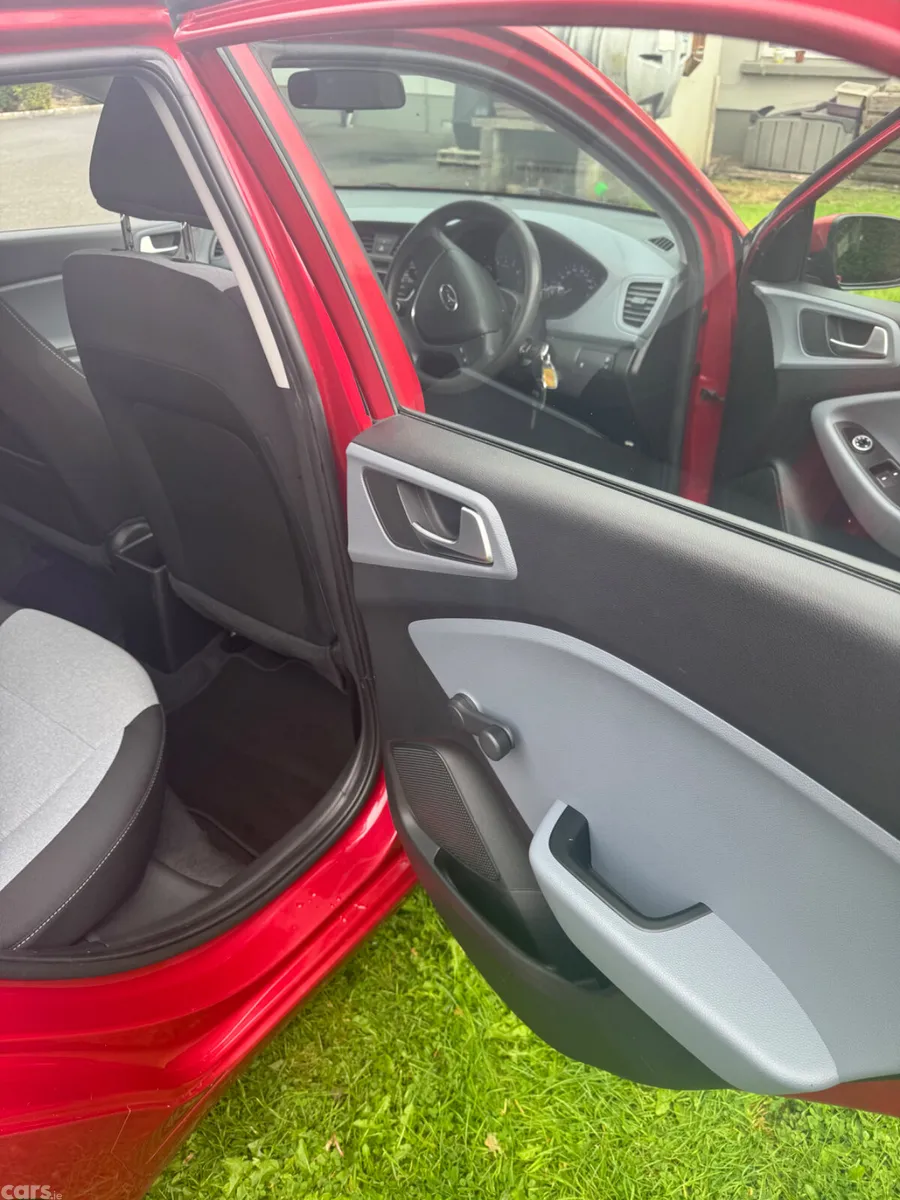 Hyundai i20 Hatchback, Petrol, 2016, Red