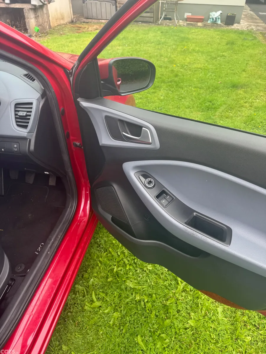 Hyundai i20 Hatchback, Petrol, 2016, Red