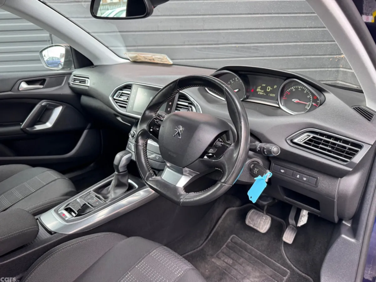 Peugeot 308 Hatchback, Petrol, 2014, Blue