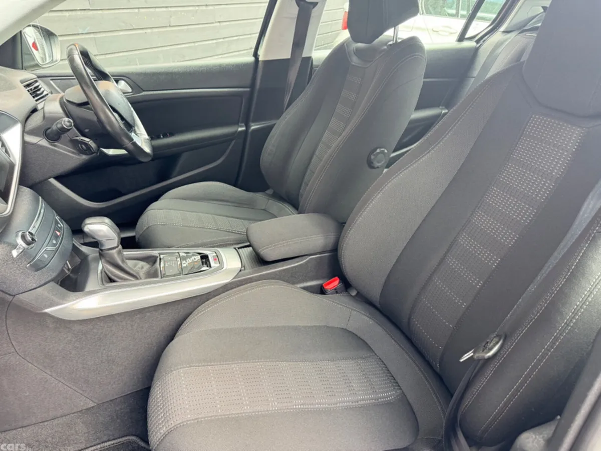 Peugeot 308 Hatchback, Petrol, 2014, Blue