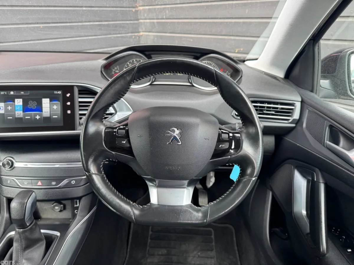 Peugeot 308 Hatchback, Petrol, 2014, Blue