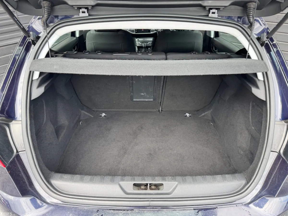 Peugeot 308 Hatchback, Petrol, 2014, Blue