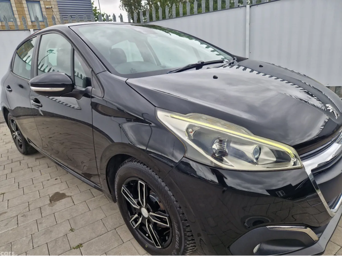 Peugeot 208 Hatchback, Petrol, 2017, Black
