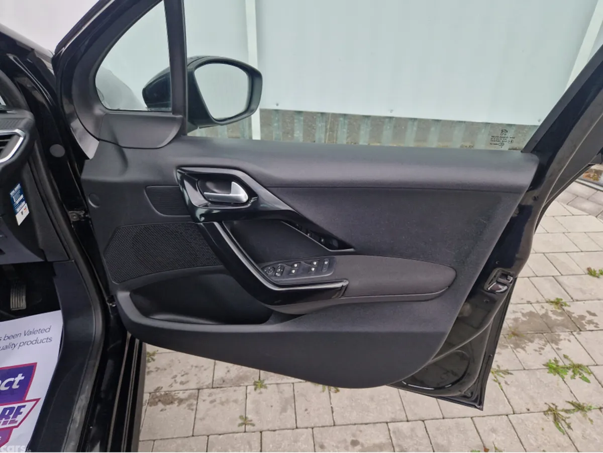 Peugeot 208 Hatchback, Petrol, 2017, Black