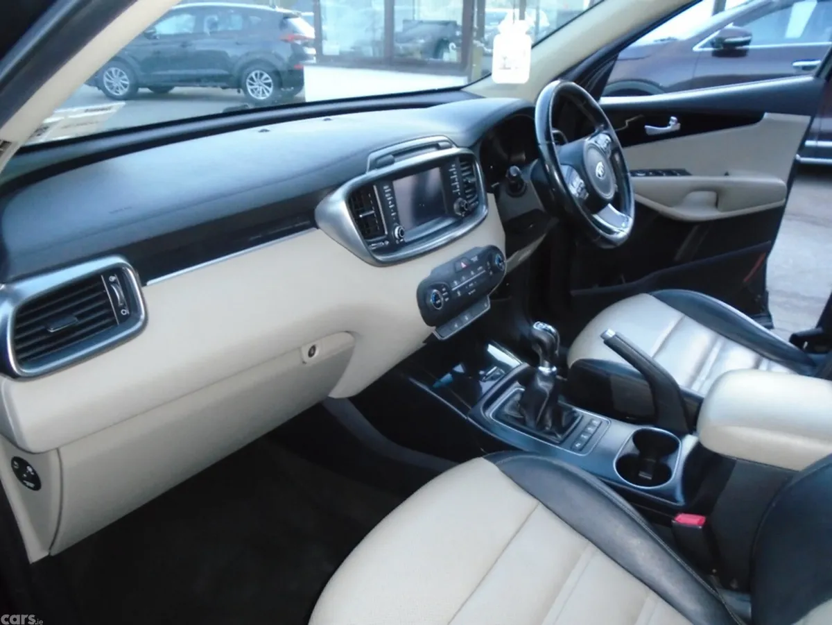Kia Sorento SUV, Diesel, 2016, Black