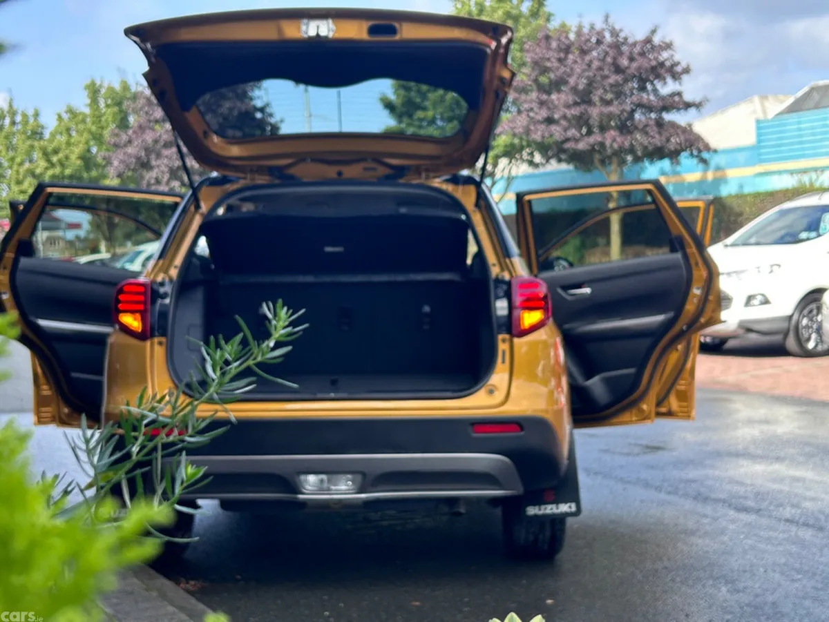 Suzuki Vitara SUV, Petrol, 2024, Gold