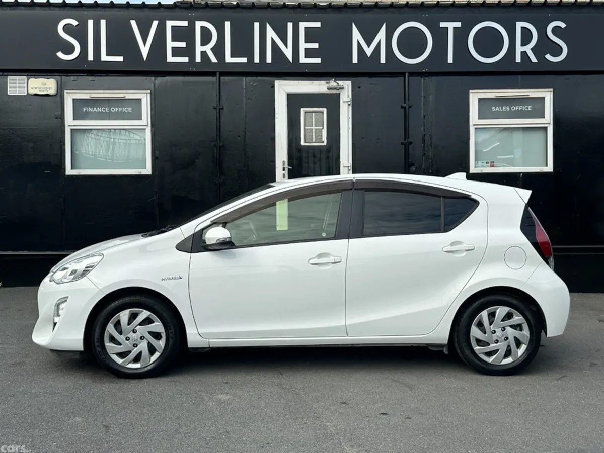 Toyota Aqua Hatchback, Petrol Hybrid, 2015, White