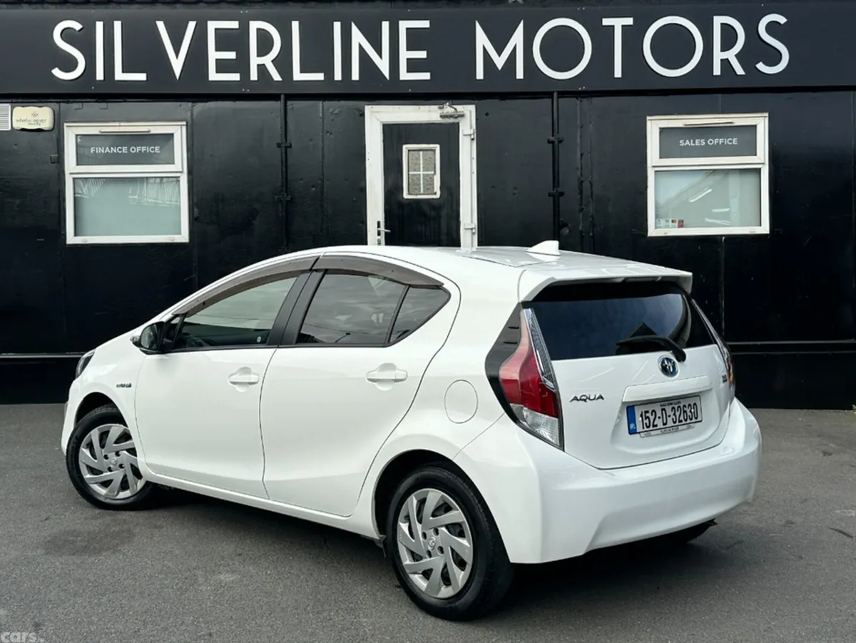Toyota Aqua Hatchback, Petrol Hybrid, 2015, White
