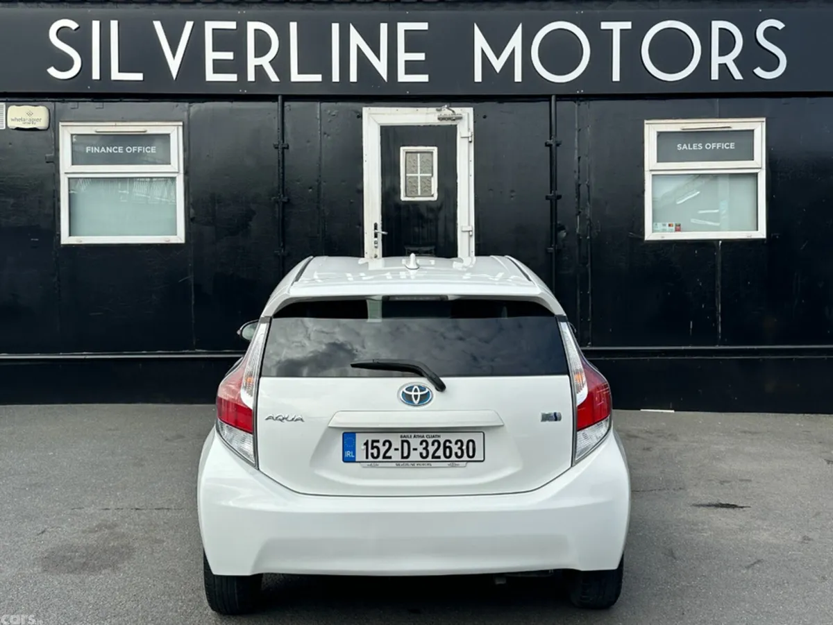 Toyota Aqua Hatchback, Petrol Hybrid, 2015, White